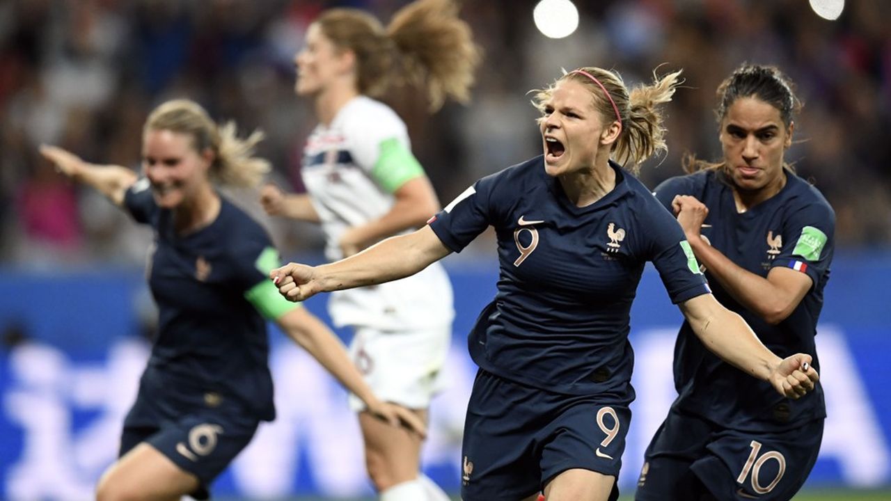 L'essor du football féminin : un phénomène mondial