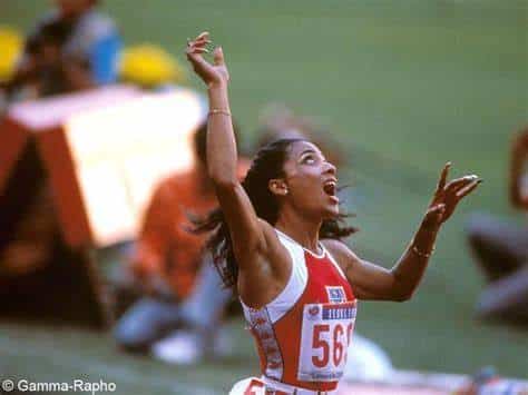 Gloria  : Florence Griffith Joyner, l'imbattable coureuse noire américaine partie trop tôt