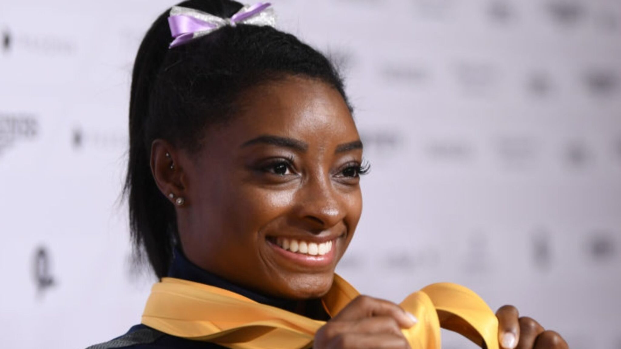 Simone Biles face au luxe parisien pendant les JO 2024