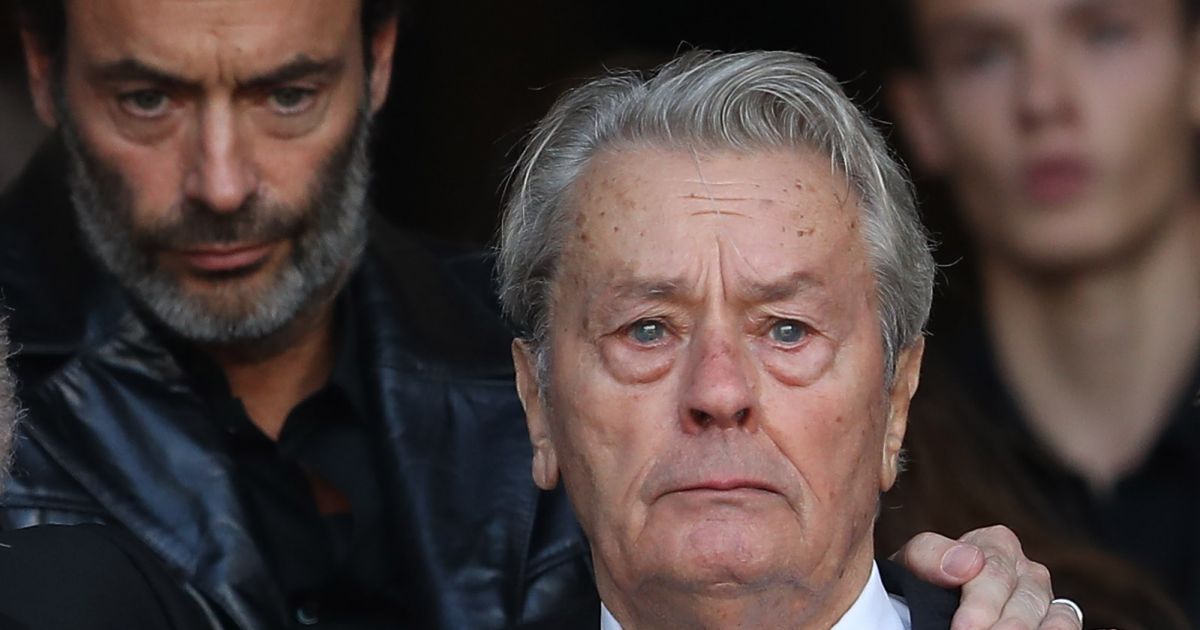 Stars et people : Alain Delon, insubmersible ; il est parti sans dire adieu à son étoile