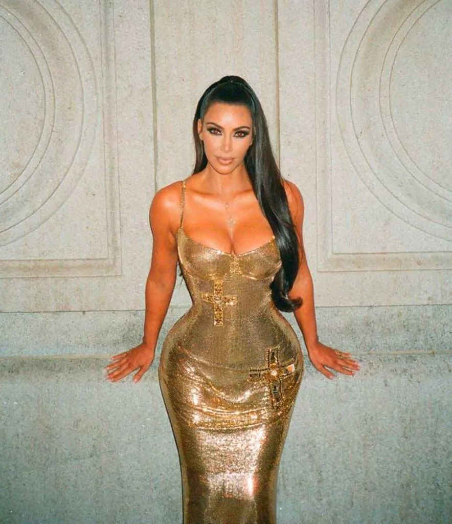 CÉLÉBRITÉS : La transformation de Kim Kardashian : d'influenceuse à femme d'affaires accomplie